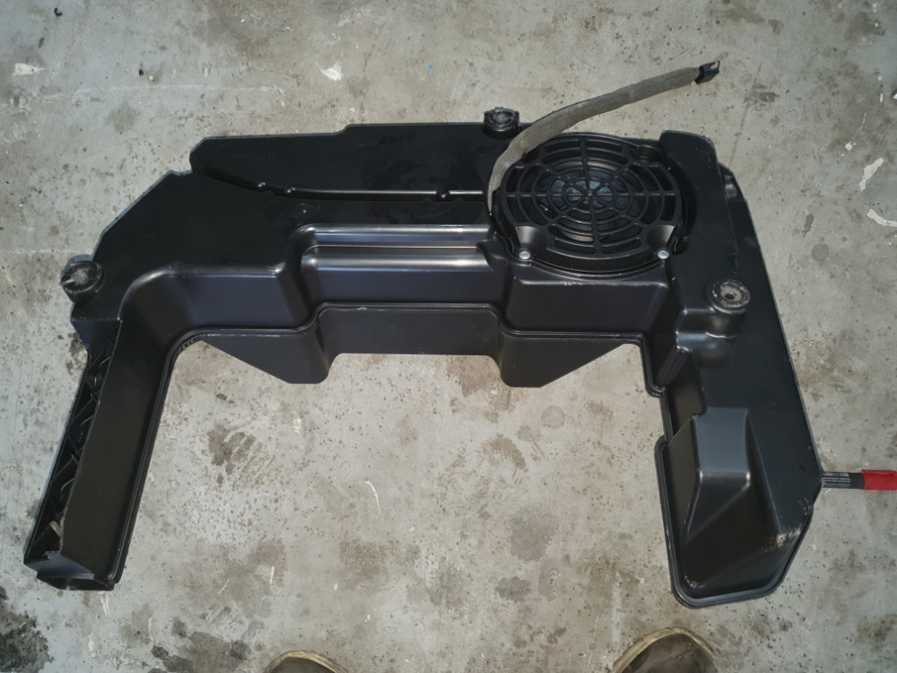 SUBWOOFER BO ZVUCNIK AUDI A4 A5 SPORTBACK 8K9035382B
