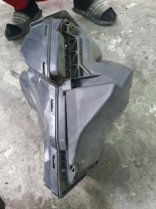 Kućište filtera zraka AUDI A4 A5 3.0 TDI 8K0133837AB