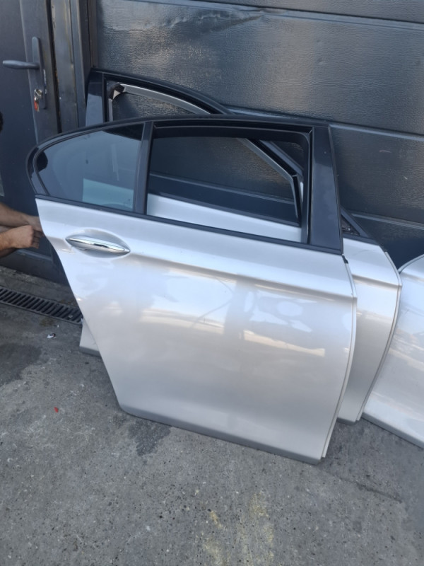 VRATA ZADNJA DESNA BMW 5 F10 SIVA 354/7