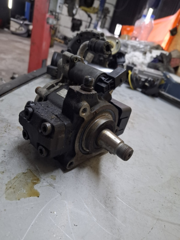 PUMPA GORIVA VW GOLF 6 TOURAN 1.6 TDI 03L130755E