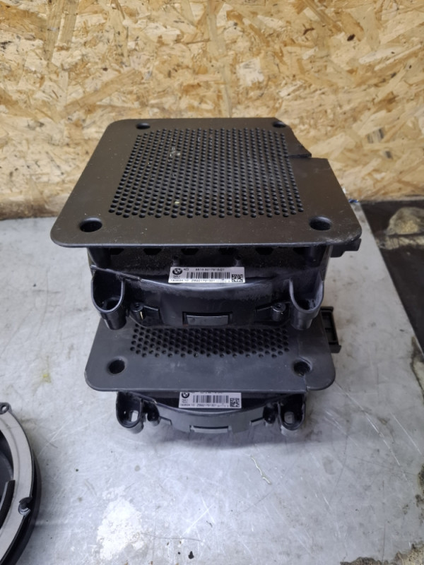 ZVUCNIK PODNI BMW F25 X3 9217913