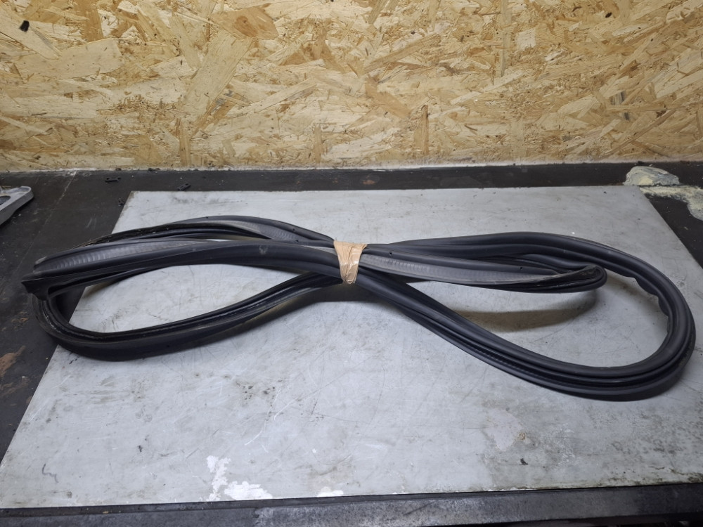 KEDER GEPEKA PRTLJAZNIKA VW GOLF VII 7 5G6827705D