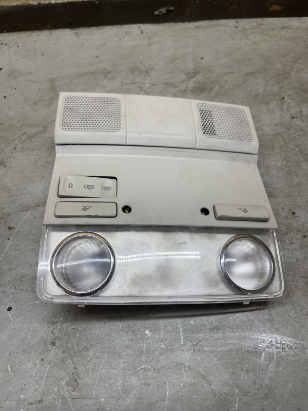 UNUTRASNJE OSVJETLJENJE SKODA SUPER B 1K0947133D