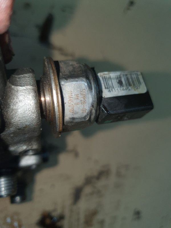 Senzor goriva AUDI VW 3.0 TDI 150KW 180KW 05A906051