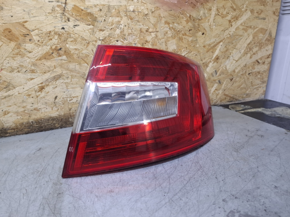 STOPKA STOP SVJETLO DESNO SKODA OCTAVIA A7 LIMUZINA