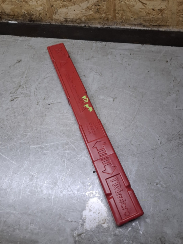 TROKUT OPREMA AUDI A7 8K0860251