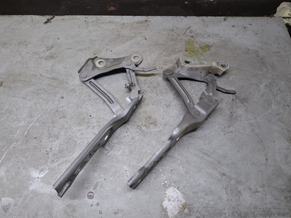 MAKAZE SKARE BAGLEME HAUBE SKODA SUPERB 3T 3T0823301B 302B