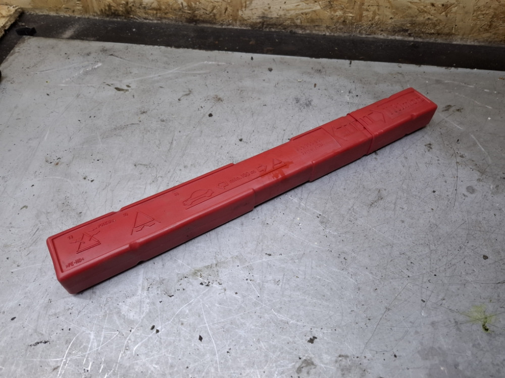 OPREMA ZA AUDI Q7 TROKUT 7L0860251