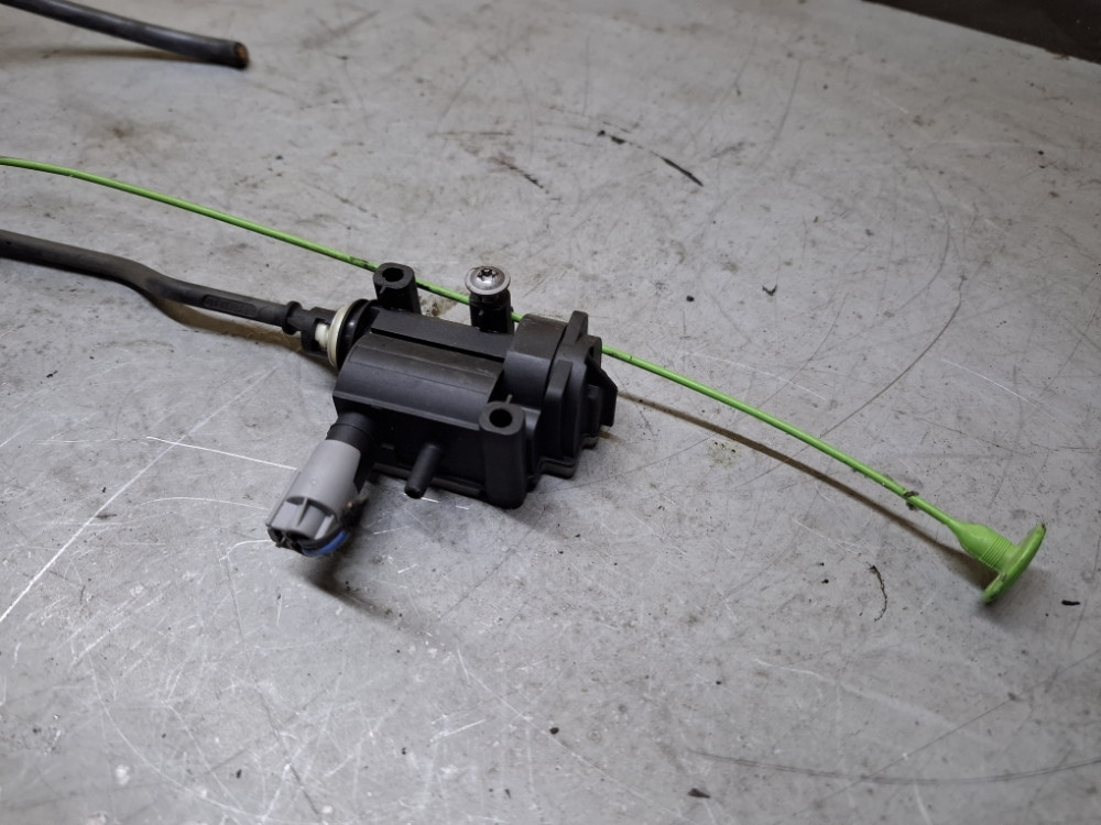 MOTORIC OTVARANJA POKLOPCA REZERVOARA BMW 3 E90 E91