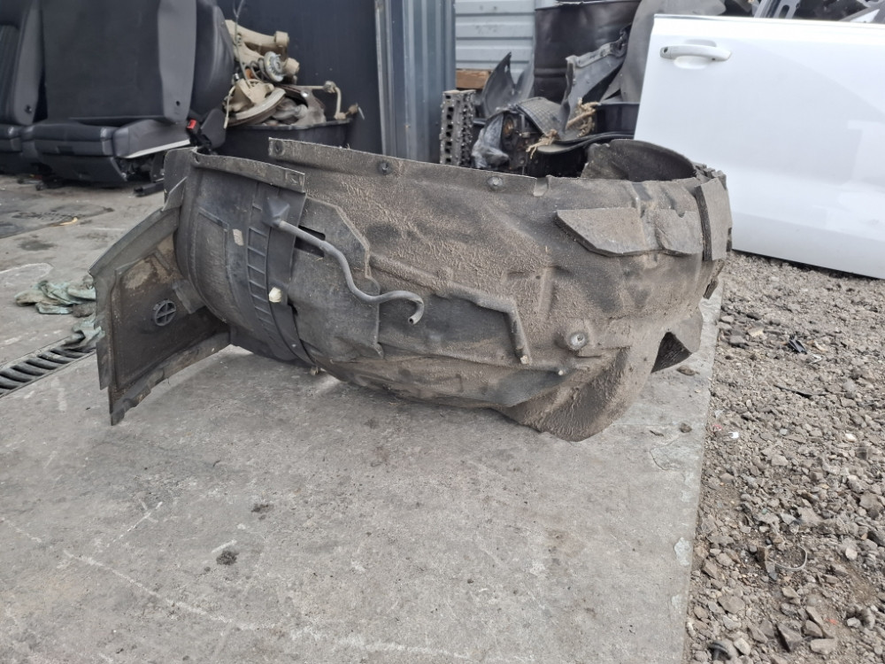 UNUTRASNJI BLATOBRAN OBLOGA TOCKA PREDNJA DESNA AUDI A7 4G8853888