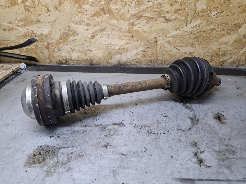POLUOSOVINA PREDNJA AUDI Q3 8U 2.0 TDI