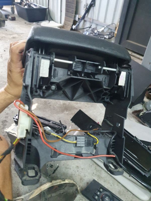 Naslon za ruku BMW 3 E90