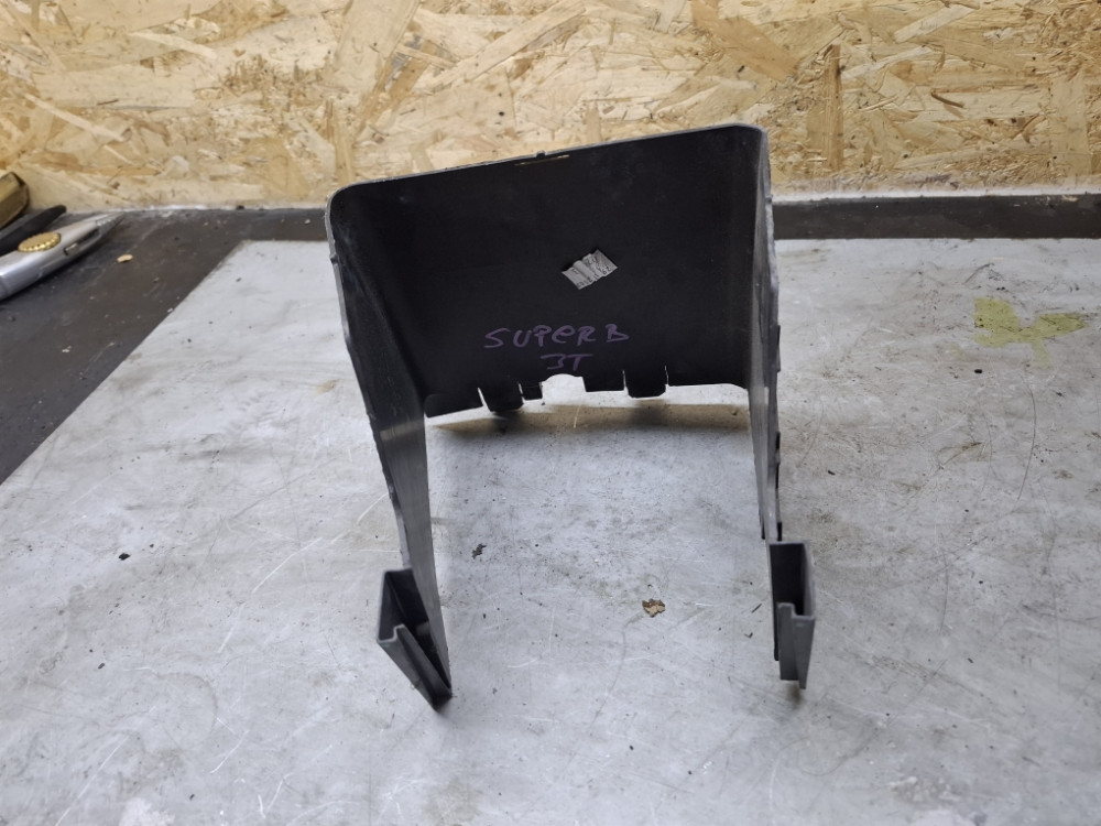 PLASTIKA AKUMULATORA SKODA SUPERB 3T PASSAT B6 1K0915335C