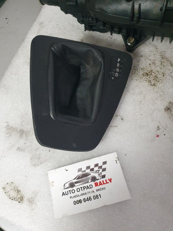 PLASTIKA BLENDA UNUTRASNJA MJENJACA BMW 3 E90 E91 E92 7155646