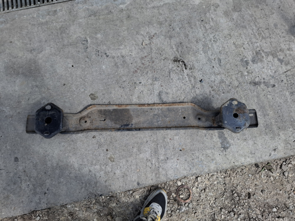 GREDA ZADNJA + NOSAC GREDE LIJEVI DESNI BMW F30 M PAKET