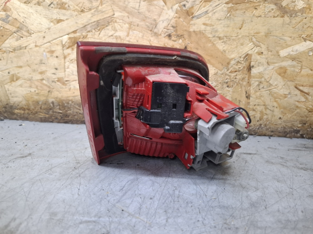 STOPKA STOP SVJETLO DESNO AUDI A3 SPORTBACK 8P 8P4945094D