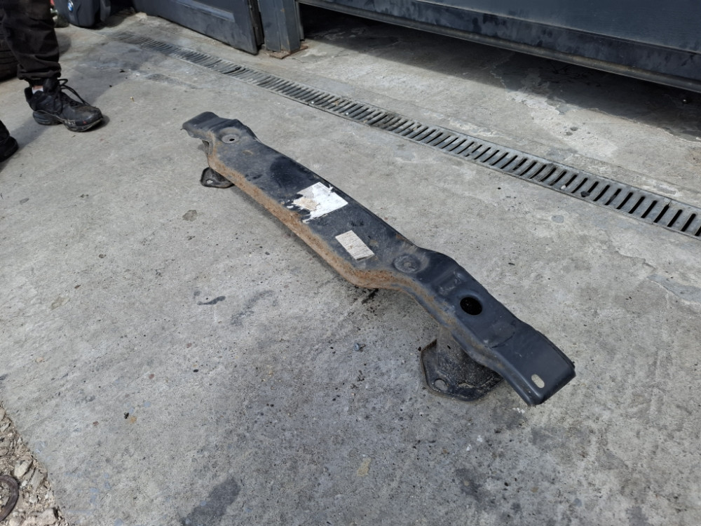 GREDA ZADNJA + NOSAC GREDE LIJEVI DESNI BMW F30 M PAKET
