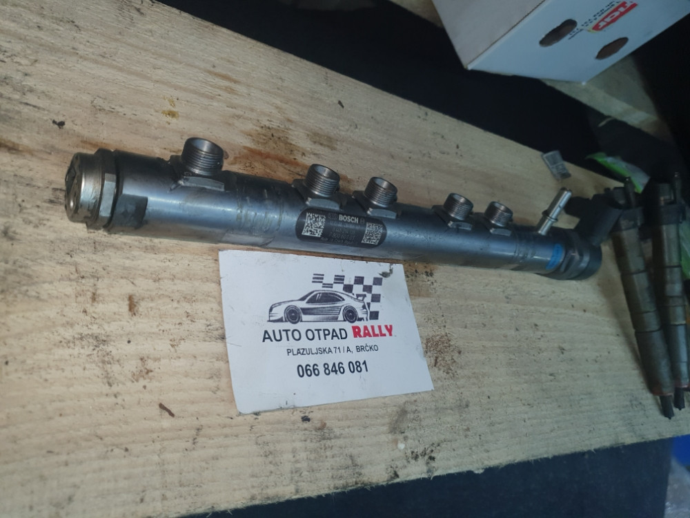RAMPA GORIVA RAIL SIPKA BMW F30 E90 F25 F10 780060103 0445214135