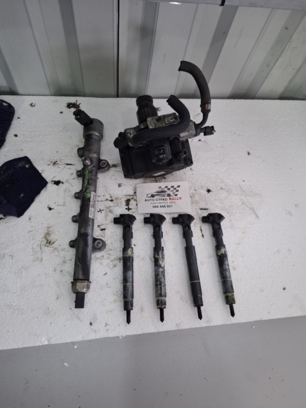SET DIZNE RAMPA RAIL SIPKA PUMPA GORIVA MERCEDES B W246 651 B180