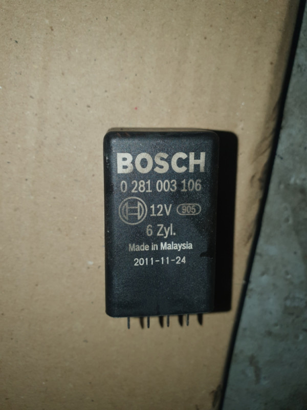 Relej AUDI VW 4L0907282A 0281003106