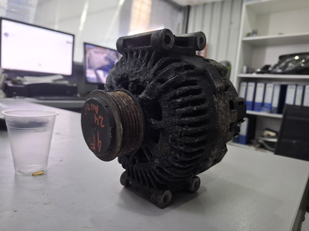 ALTERNATOR AUDI A6 4F 2.4 06E903016G VALEO 180 AMPERA