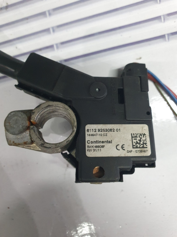 KLEMA MINUS BMW F12 F13 F01 9253082 01