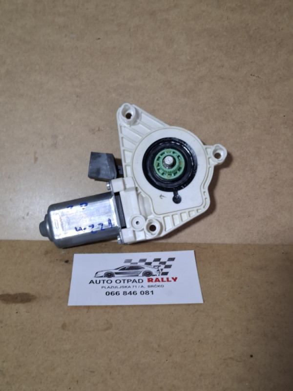 MOTORIC PODIZACA STAKLA ZADNJI DESNI MERCEDES S W221 A2218203042