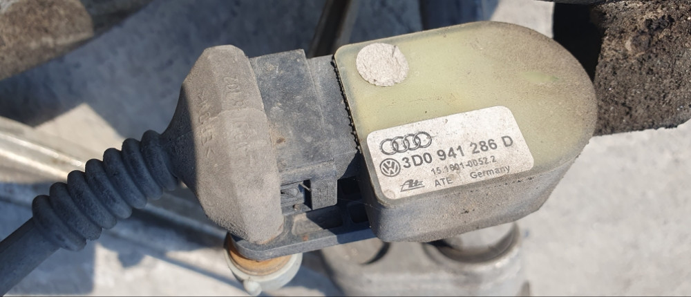 SENZOR NIVELACIJE VW PHEATON AUDI A8 3D0941286D