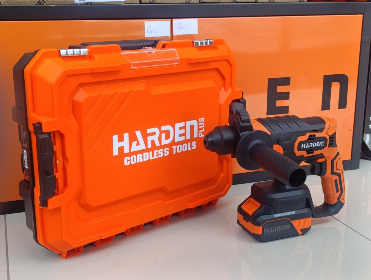 Bušilica/Čekić aku 20V sa baterijom i punjacem HARDEN 758242