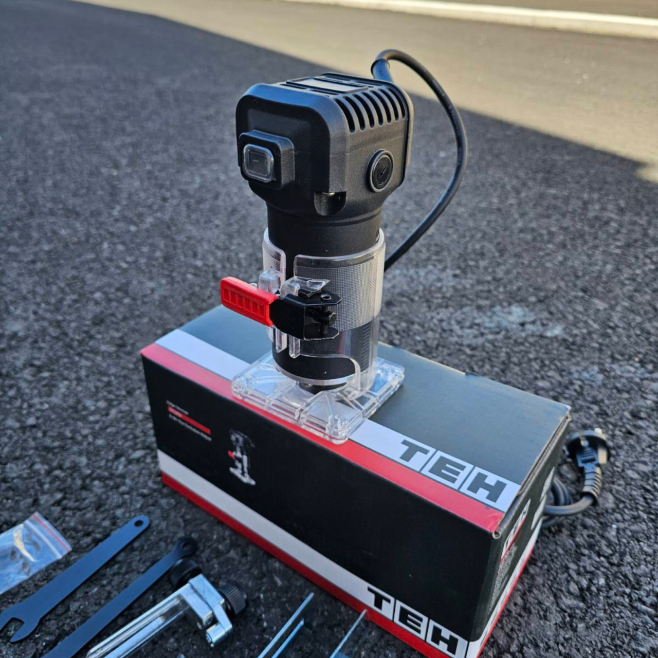 TEH jednoručni frezer za drvo 6mm 580W