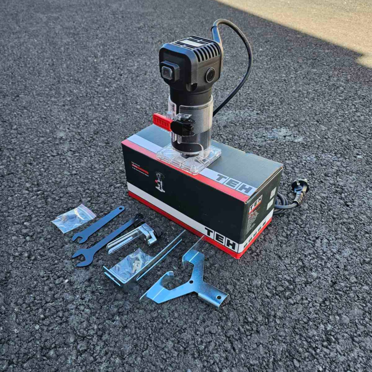 TEH jednoručni frezer za drvo 6mm 580W