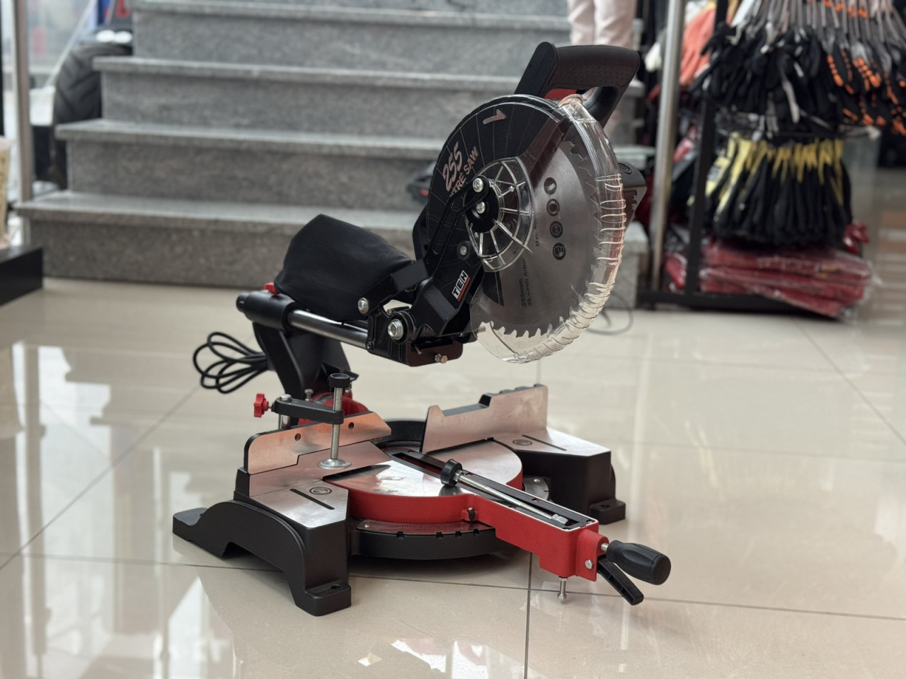 Preklopna potezna pila TEH 1800W 255mm TMS25519