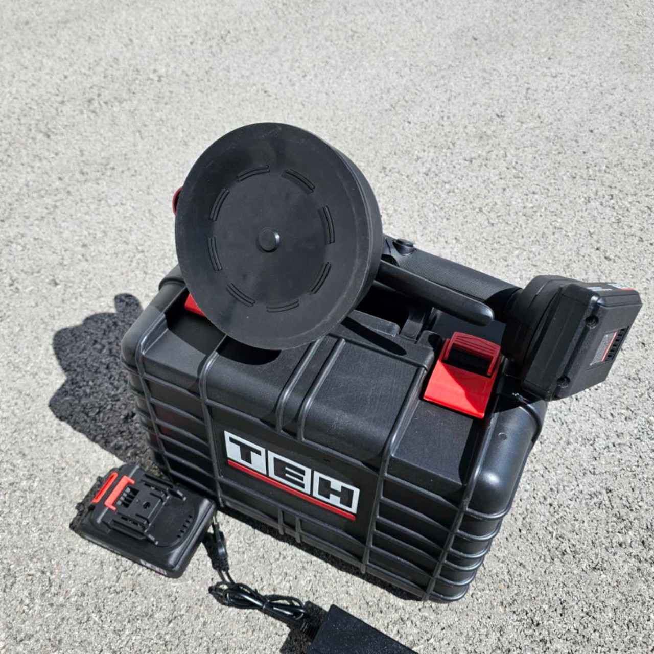 TEH vibracioni nivelator za keramiku