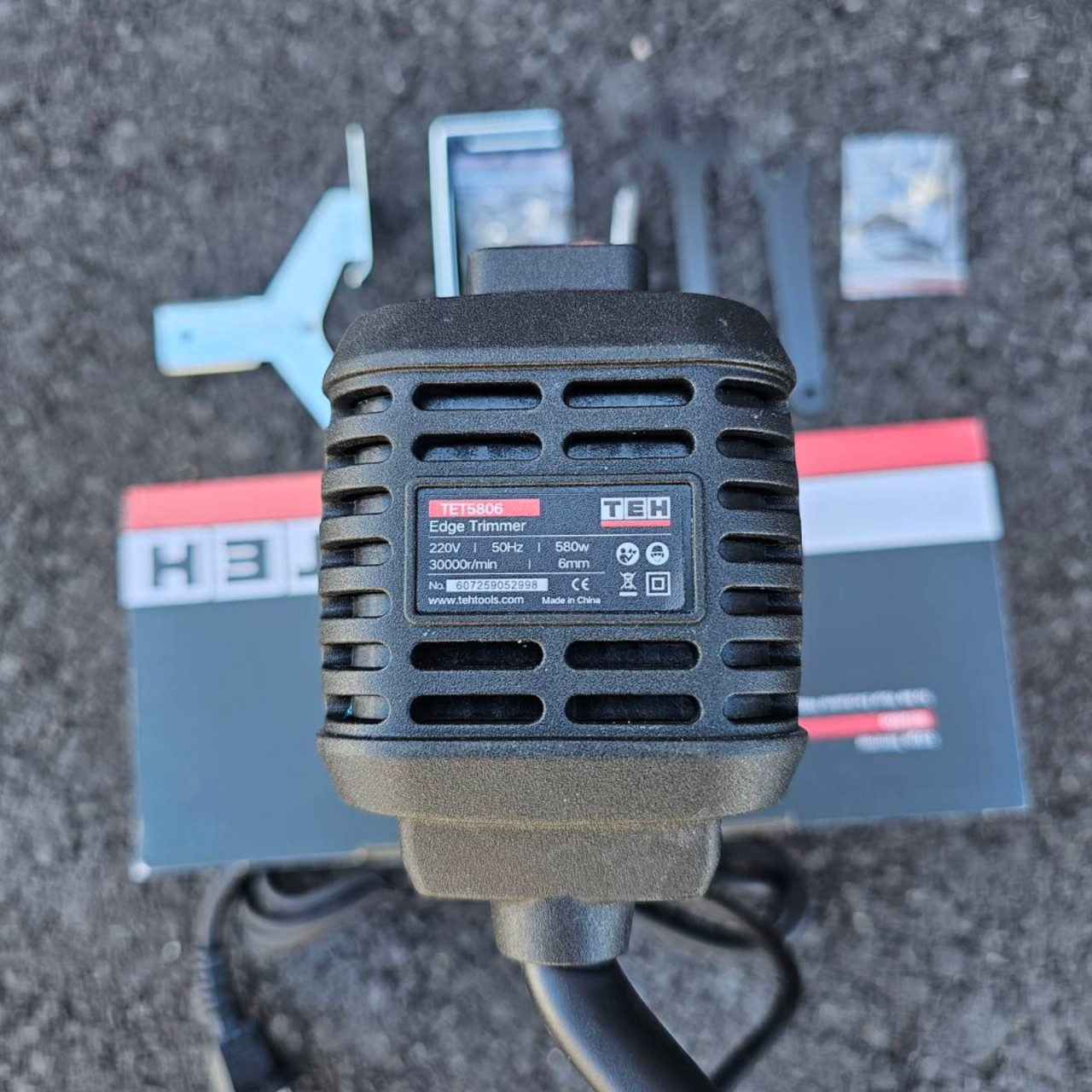 TEH jednoručni frezer za drvo 6mm 580W