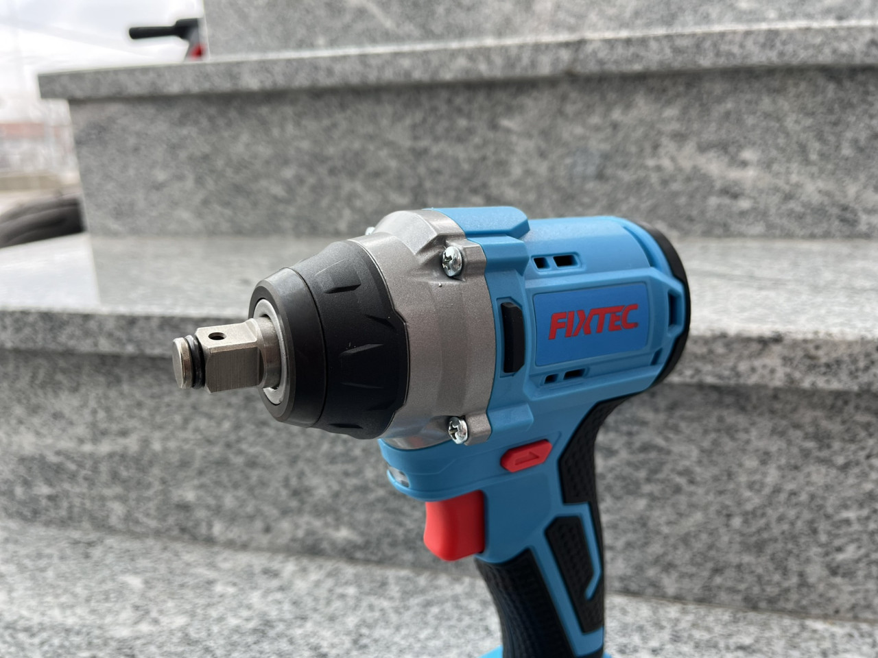 Udarni odvijač Aku FIXTEC 20V FCIW300LFX