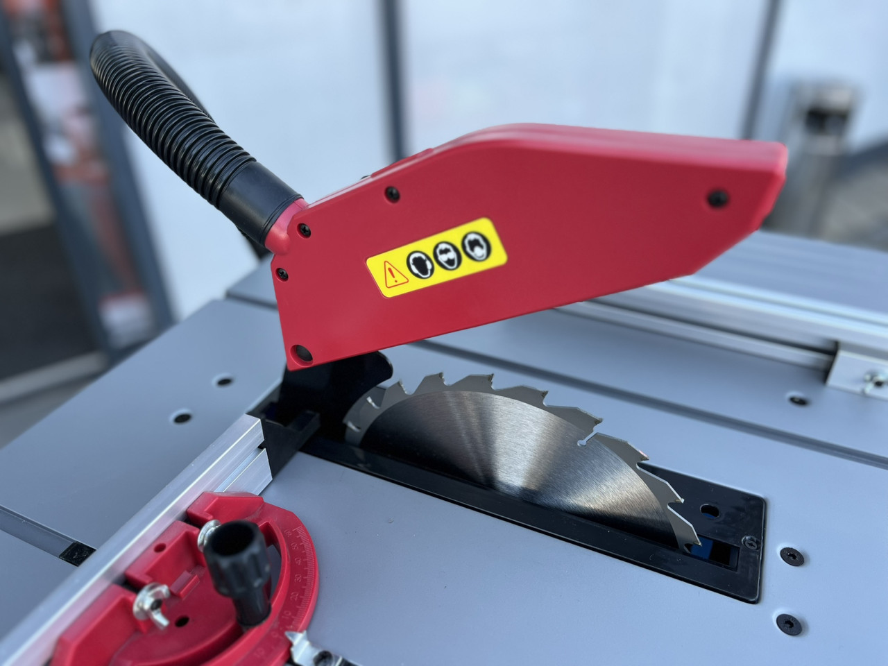 STOLNA PILA 1800W FIXTEC FTS18001