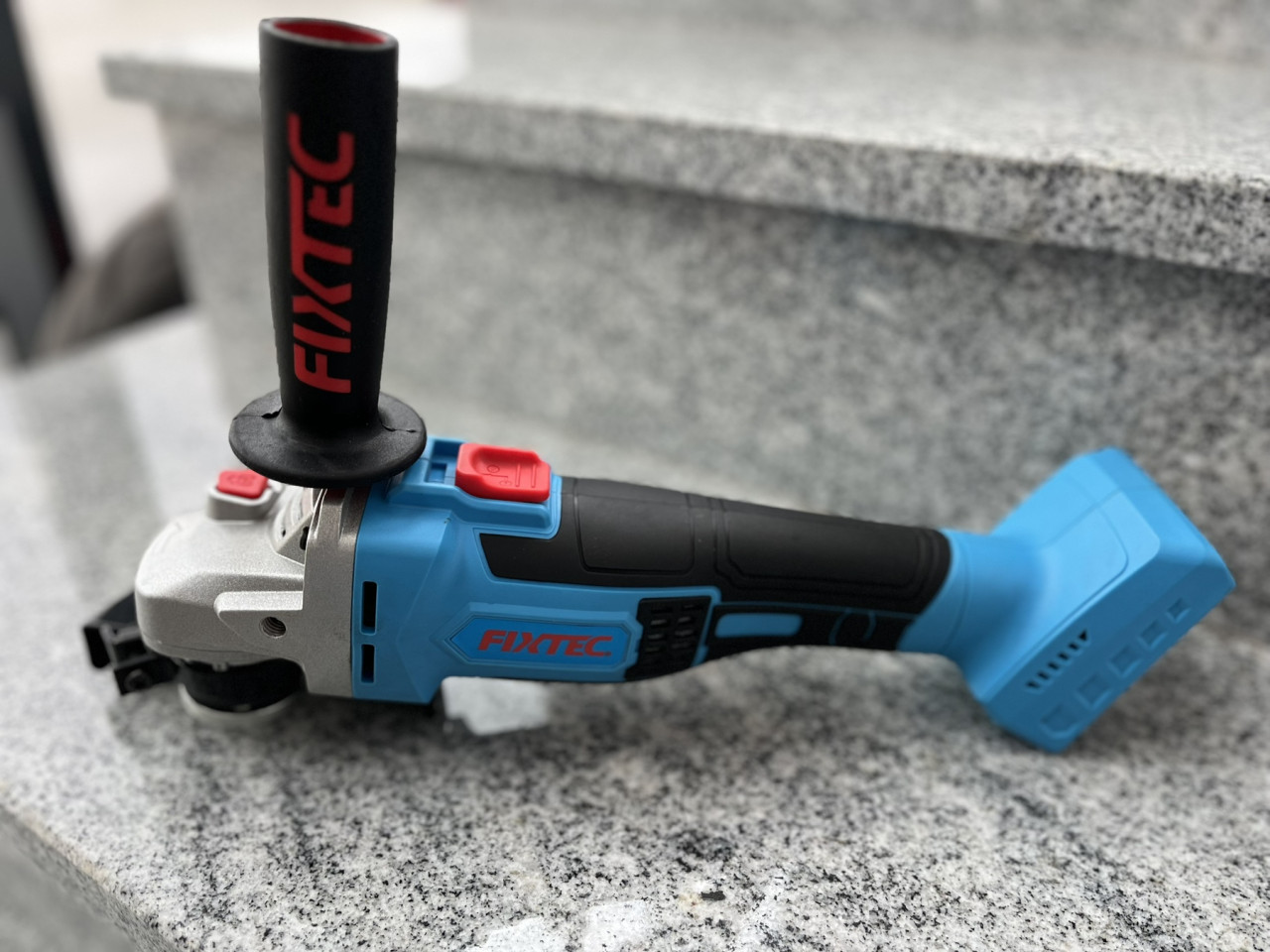 Aku brusilica FIXTEC FCAG115LFX