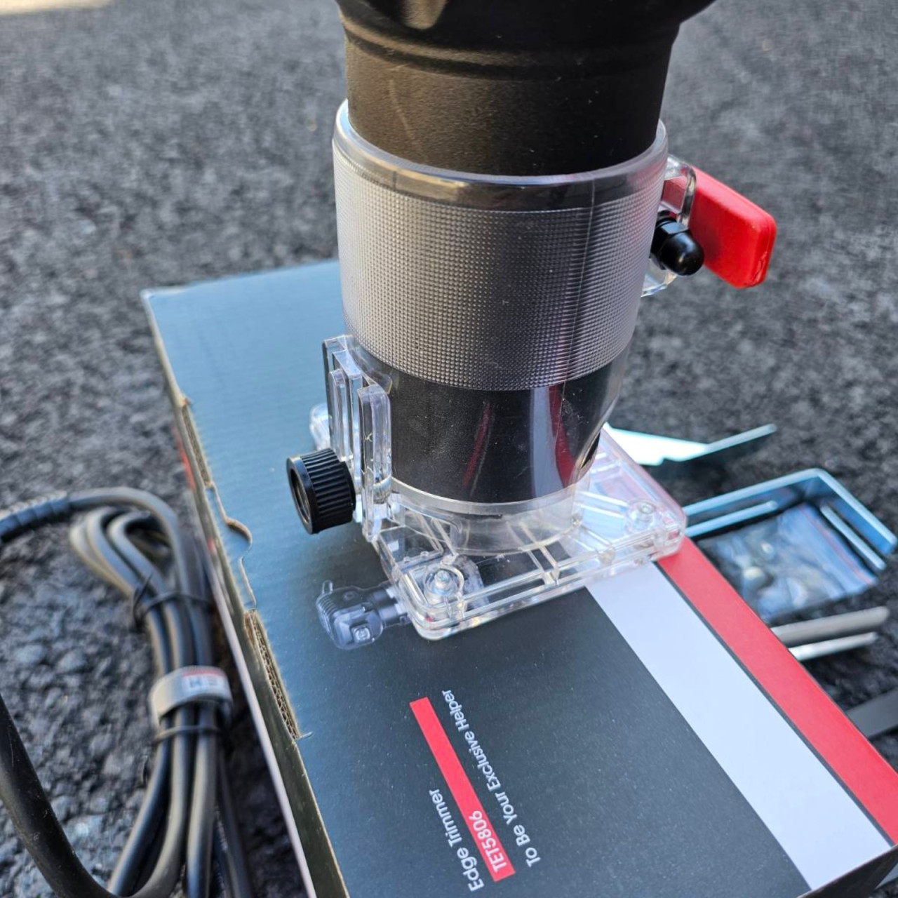 TEH jednoručni frezer za drvo 6mm 580W