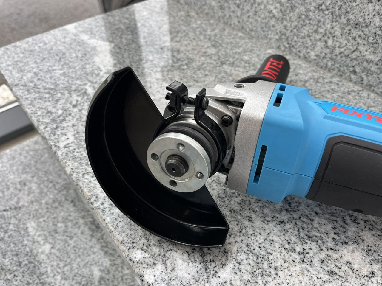 Aku brusilica FIXTEC FCAG115LFX