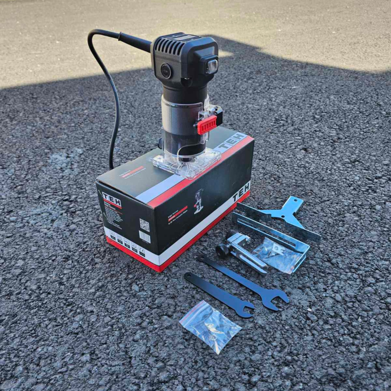 TEH jednoručni frezer za drvo 6mm 580W