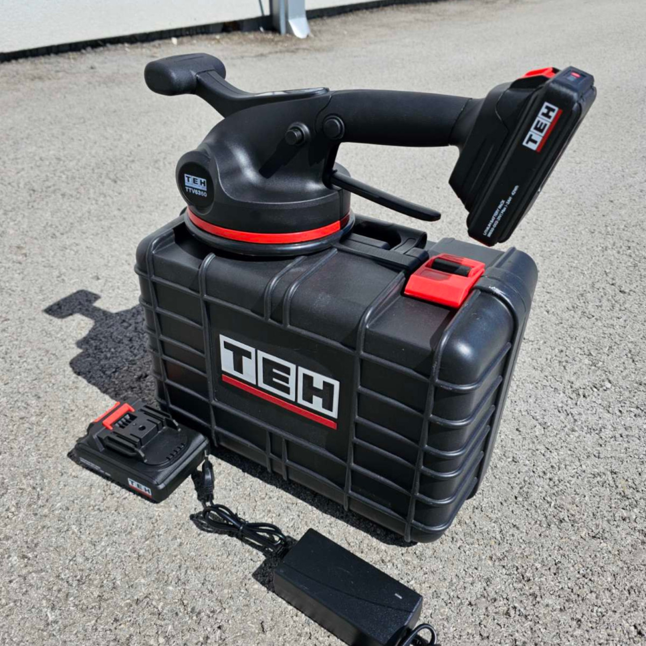 TEH vibracioni nivelator za keramiku