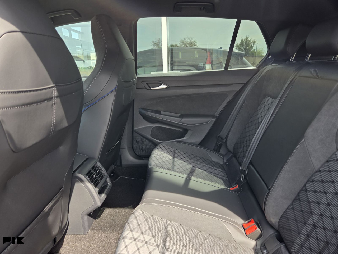 Volkswagen Golf R-Line Plus 2.0 TDI 110kW