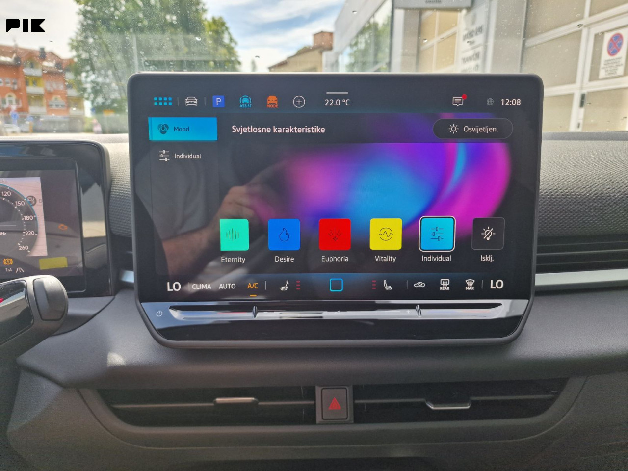 Volkswagen T-Roc R-Line 1.5 eTSI 150KS