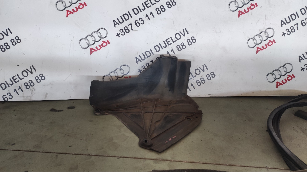 A4 zasita poda zadnja lijeva 8k0825219a 2010g 038