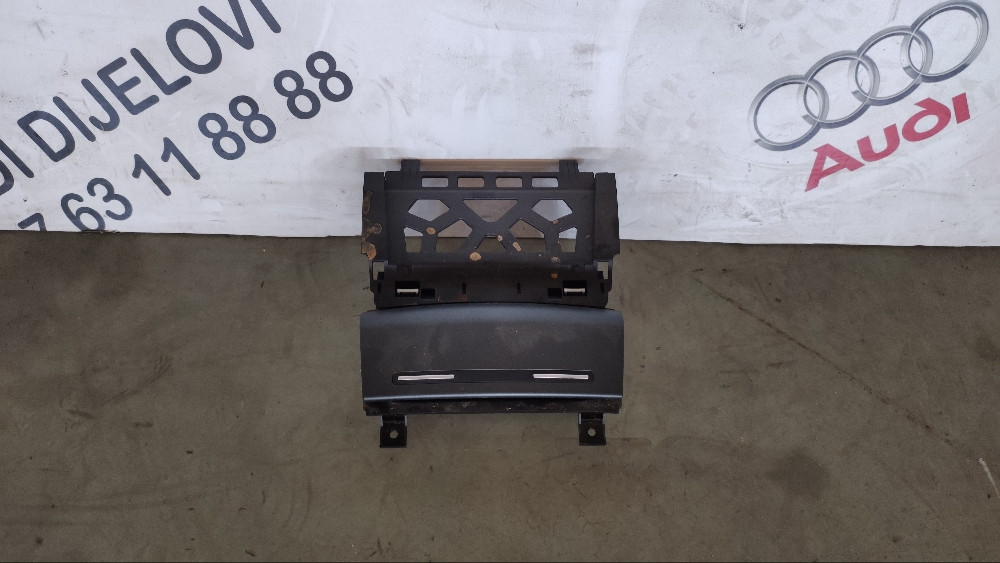 A3 pepeljara 8p0857951 2010g 034