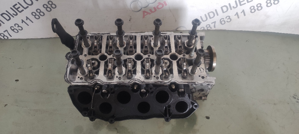 A4 B9 glava motora 3.0 2017g 031