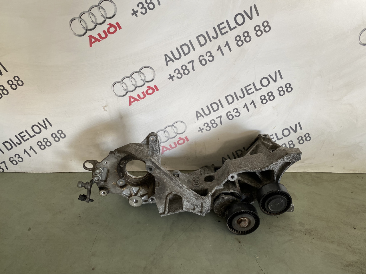 A6 nosac alternatora 03l903143r 2014g 027