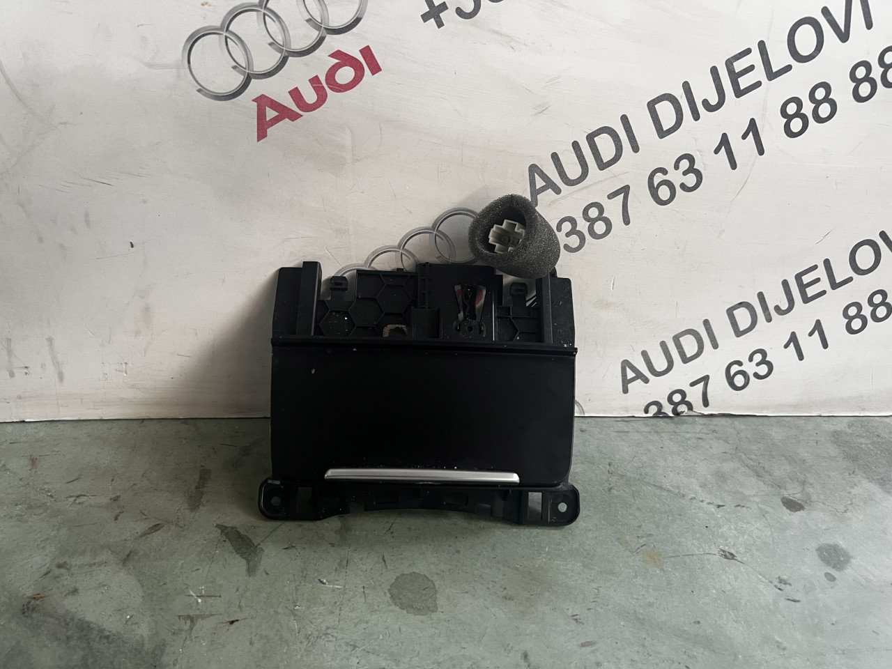 A5 pepeljara 8k0857951 2010g 029