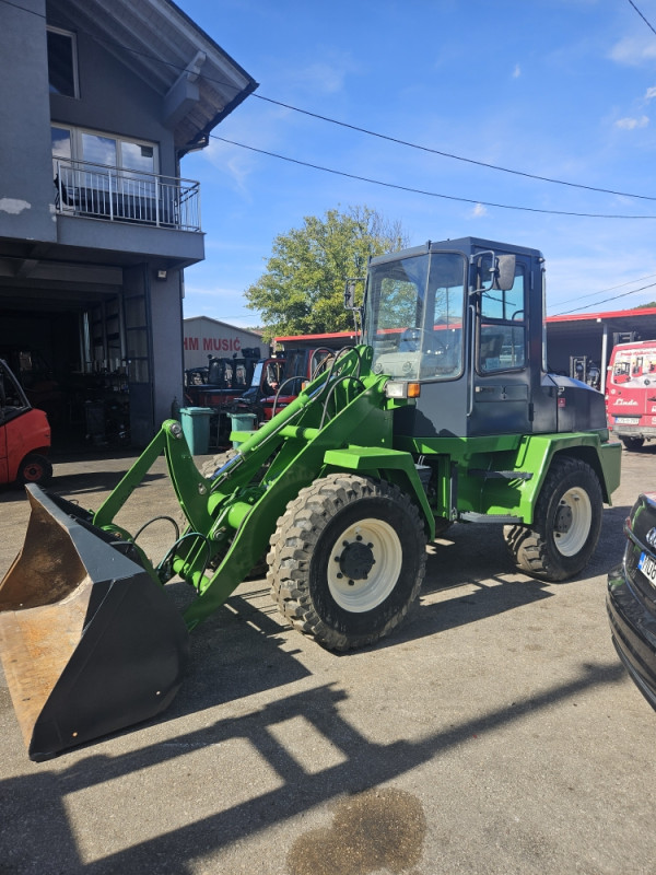 Utovarivač Schaeff ZL80 2000 - HM Music doo