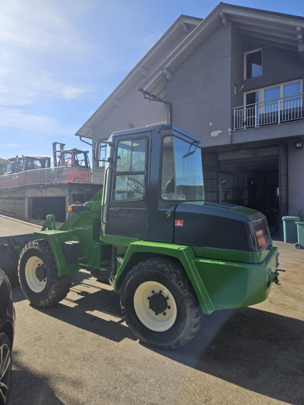 Utovarivač Schaeff ZL80 2000 - HM Music doo